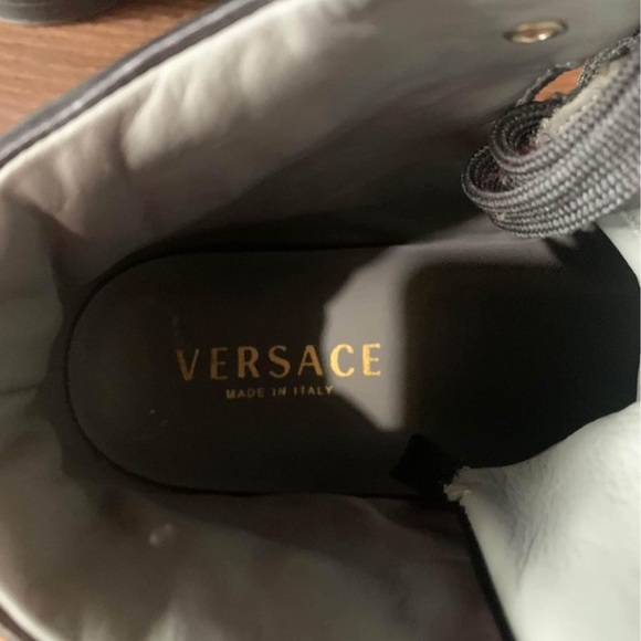 10000% authentic. Size 8.5 , Versace high top. Limited edition - Picture 4 of 5